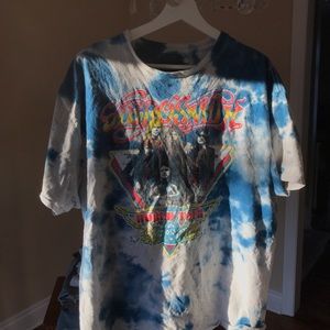 2/$20🦋TIE DYE BAND TEE